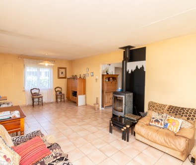 COMMUNE DE DOUBS-MAISON INDIVIDUELLE TYPE 6.