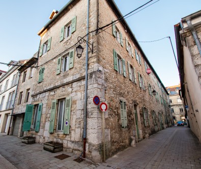 PONTARLIER, T4 PLEIN CENTRE VILLE 
