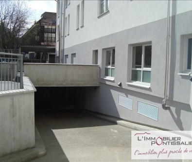 BOX DE STATIONNEMENT COUVERT EN SOUS-SOL à LOUER à PONTARLIE