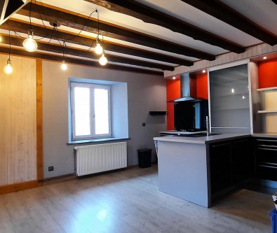 REMORAY BOUEJONS - APPARTEMENT T3 SPACIEUX - BEL EMPLACEMENT