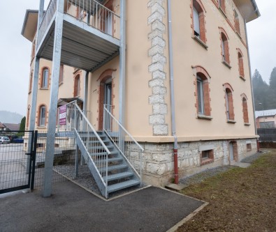 LA CLUSE ET MIJOUX : APPARTEMENT TYPE 2 AVEC PARKING PRIVE E