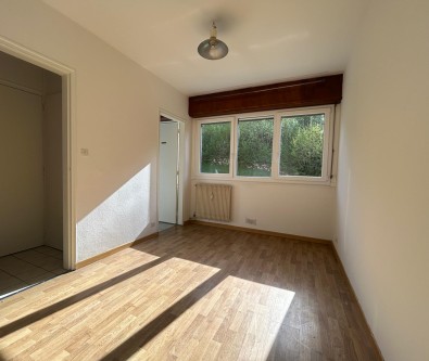 APPARTEMENT DE TYPE 1 - PONTARLIER~~PONTARLIER : APPARTEMENT