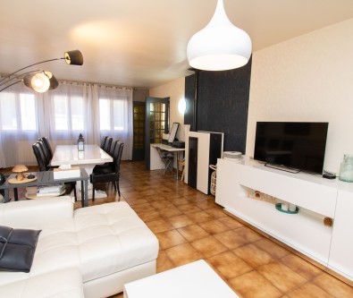CENTRE VILLE : MAISON MITOYENNE AVEC 5 CHAMBRES, TERRASSE, 2