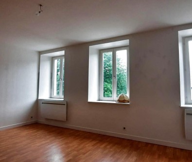 PETITE CHAUX - APPARTEMENT T3 RENOVE - GARAGE