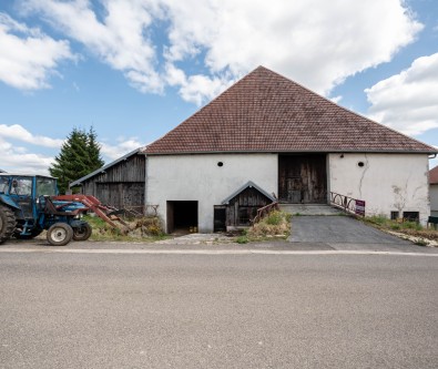 DOMMARTIN - CORPS DE FERME À RÉNOVER - ENVIRON 750 m2 EXPLOI