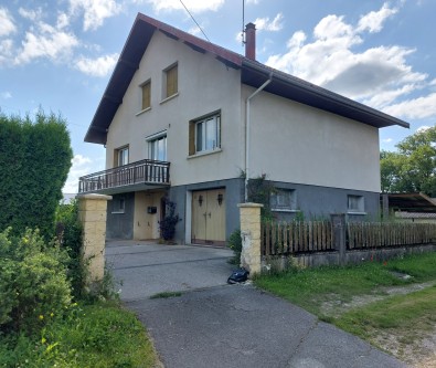 LA RIVIERE DRUGEON : MAISON INDIVIDUELLE SUR SOUS-SOL AVEC H