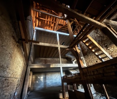 LABERGEMENT SAINTE MARIE : Grange de 100 m2 avec potentiel d