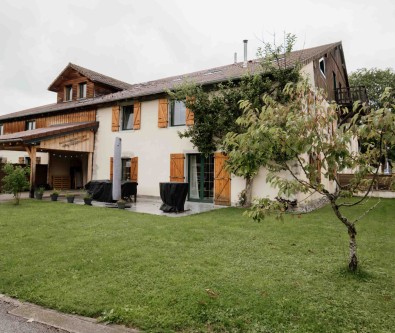 MALPAS-APPARTEMENT DE 168 M2 , esprit maison avec jardin.