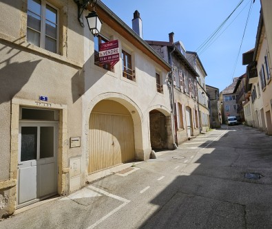 PONTARLIER - CENTRE VILLE - APPARTEMENT DE TYPE 4 EN DUPLEX 