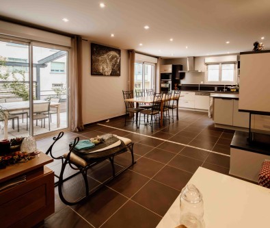 PONTARLIER PLEIN CENTRE VILLE : MAISON avec GRANDE TERRASSE