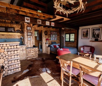 20 Km de PONTARLIER : CHALET ISOLE DANS LES BOIS