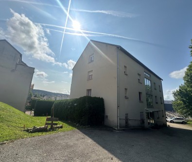 PONTARLIER - APPARTEMENT DE TYPE 2 MEUBLE - BALCON - CAVE