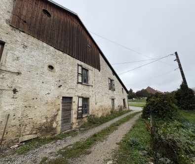 AUBONNE : ANCIENNE FERME A RENOVER SUR UNE PARCELLE DE 1720 