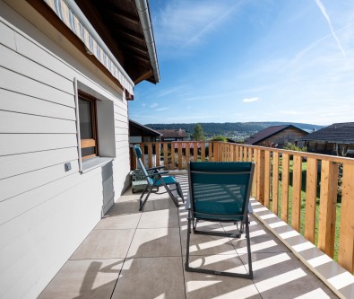 Chalet avec terrasse et vue sur le lac
