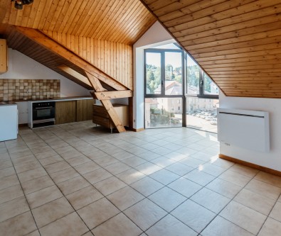 Appartement T3 aux Hôpitaux-Neufs