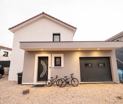 CHAFFOIS : MAISON DE TYPE 4, 3 CHAMBRES, JARDIN, GARAGE DOUB