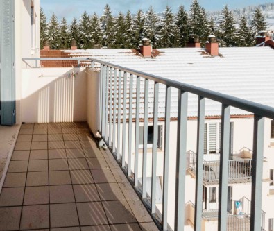 PONTARLIER - PROCHE HOPITAL : APPARTEMENT AVEC ASCENCEUR ET 