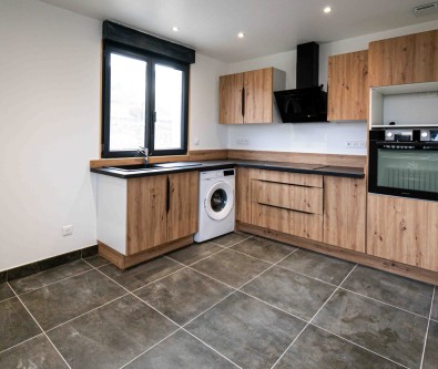 STUDIO LUMINEUX RENOVE A LABERGEMENT STE MARIE