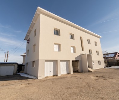 HOUTAUD - T3 - 71m2 - GARAGE - CAVE 