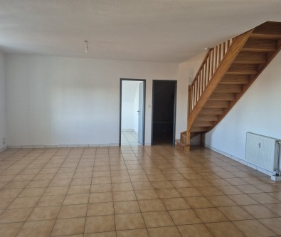 FRASNE - APPARTEMENT T4 EN DUPLEX