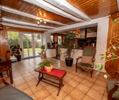 PROCHE PONTARLIER DIRECTION BESANCON : CORP DE FERME RENOVEE