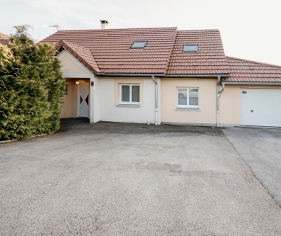 PONTARLIER : MAISON INDIVIDUELLE DE 2001 AVEC 5 CHAMBRES, GA