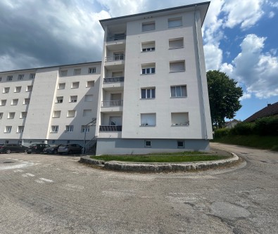 PONTARLIER - Appartement de type T1 bis - Balcon - Garage - 