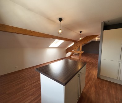 MOUTHE - APPARTEMENT F4 - DUPLEX - GARAGE