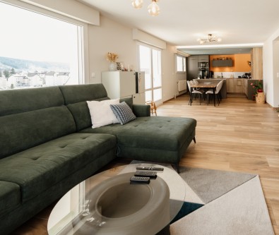 PROCHE CENTRE VILLLE : APPARTEMENT RENOVE DE TYPE 4 AU DERNI