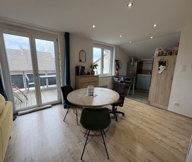 DOUBS - T2bis : 1 CHAMBRE, 1 BUREAU, TERASSE, GARAGE, PARKIN