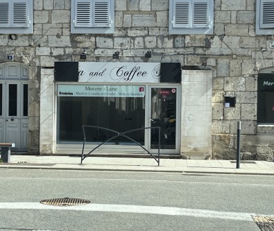 CENTRE-VILLE DE PONTARLIER - LOCAL COMMERCIAL A LOUER