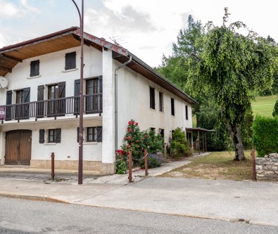 MAISON DE 208 m2 SUR 733 m2- Proche frontière