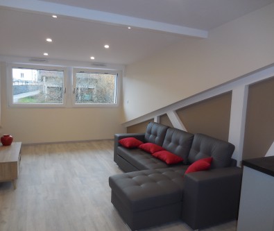 MOUTHE - APPARTEMENT T4 MEUBLE - GARAGE - CAVE