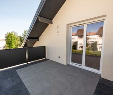PONTARLIER :T3 REFAIT A NEUF,TERRASSE ET PARKING