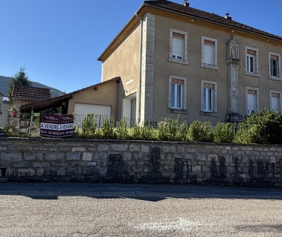 MAISON DE CARACTERE - 200 M2 - LONGEVILLES MONT D'OR