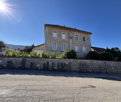 MAISON DE CARACTERE - 200 M2 - LONGEVILLES MONT D'OR
