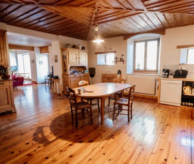 Ferme de village rénovée PETITE-CHAUX fort potentielle