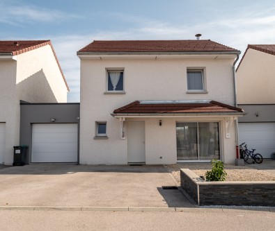 HOUTAUD - VILLA JUMELEE - SANS VIS A VIS