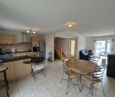 PROCHE CENTRE-VILLE - MAISON JUMELEE - 2 CHAMBRES - MEZZANIN