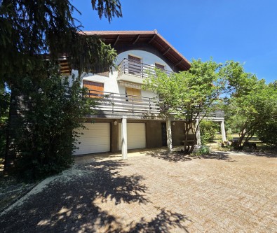 DOUBS - MAISON 8 CHAMBRES