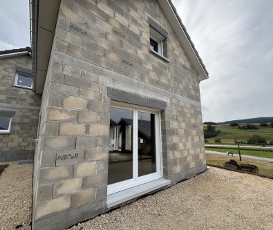  BREY-ET-MAISON-DU-BOIS   DEUX MAISONS MITOYENNES NEUVES EN 