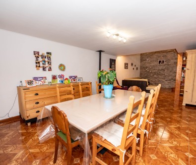 MAISON AUX LONGEVILLES MONT D OR  :  213 m2 + combles aménag