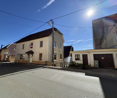 FRASNE : MAISON INDIVIDUELLE OFFRANT DE BEAUX VOLUMES, FORT 
