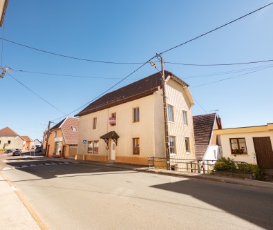 FRASNE : MAISON INDIVIDUELLE OFFRANT DE BEAUX VOLUMES, FORT 