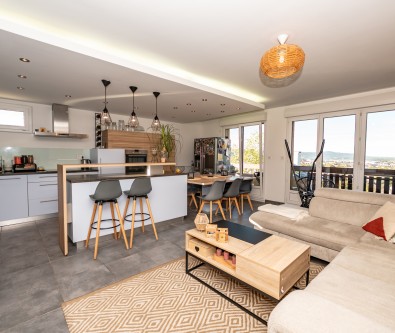 PONTARLIER : APPARTEMENT DE TYPE 3 - TERASSE, CAVE et GARAGE