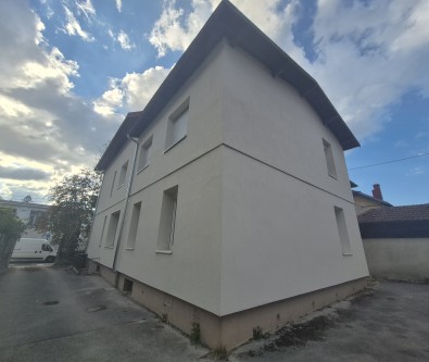 APPARTEMENT T3 - GARAGE- CAVE - CHAUFFAGE COLLECTIF - PROCHE